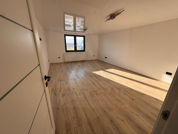 Casa moderna constructie noua 195 mp utili si 100 mp curte Sura Mare