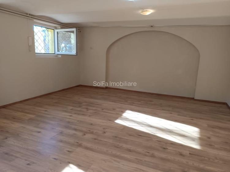 SPATIU ptr. birou cu intrare din strada, zona MIHAI VITEAZU