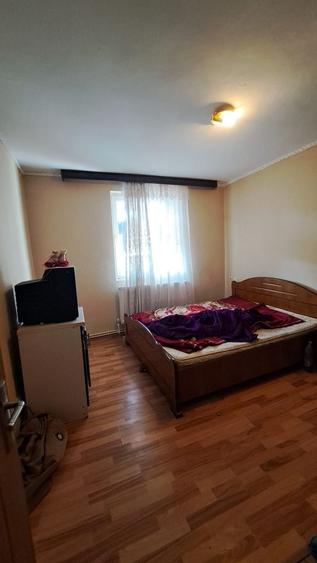 AGIGEA, 3 CAMERE DECOMANDAT 2 BAI, CENTRALA GAZ, 70 MP. PARCARE, BOXA
