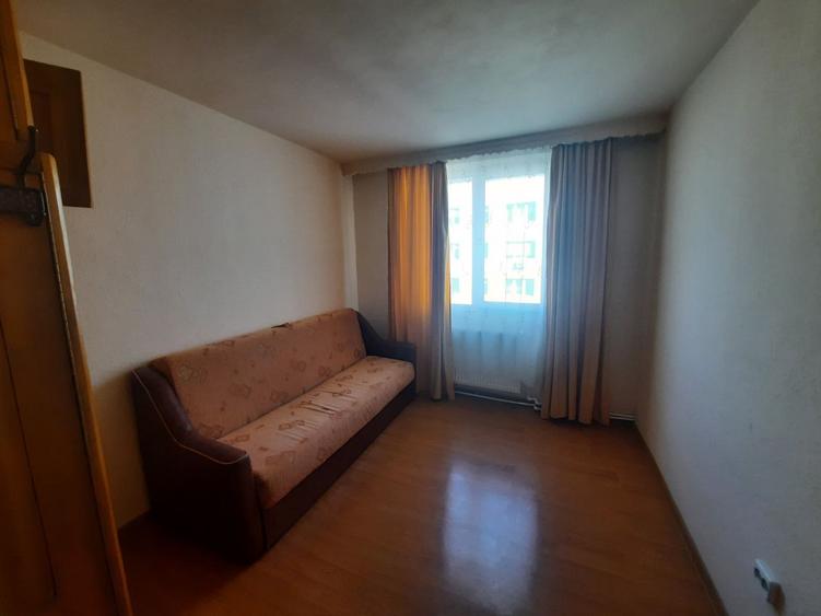 Apartament de vanzare, 3 camere, semidecomandat, 64 mp, Cod 160595