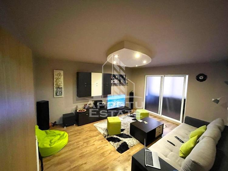 Apartament cu 3 camere, decomandat,2 bai, renovat,centrala, Dambovita