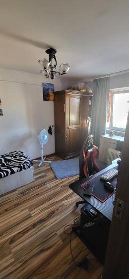 Apartament 2 camere, semidecomandat, transformat in 3 camere