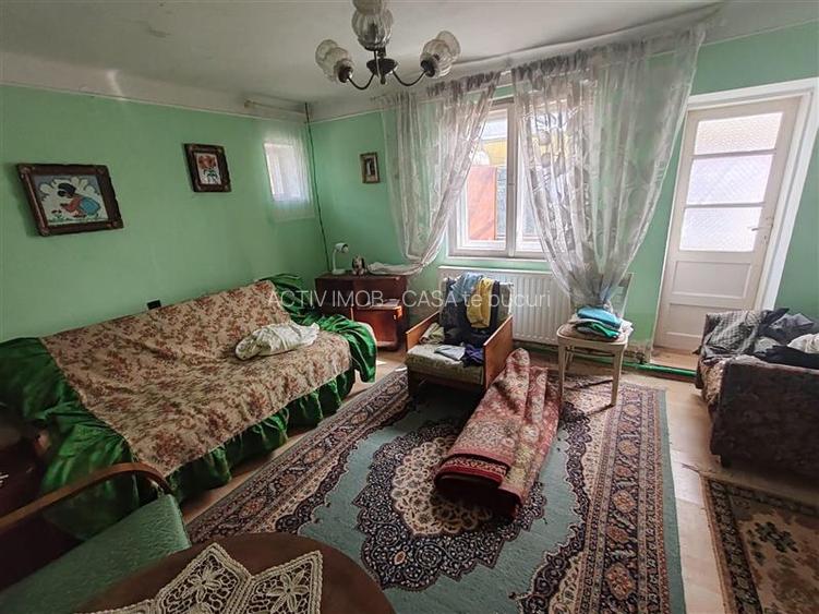 Bocsa Montana, Casa cu pridvor generos, ideala pentru familie extinsa. - 11