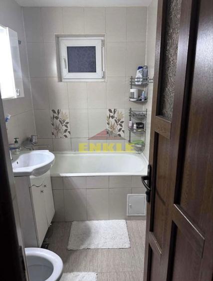 De vanzare apartament cu 2 camere, zona Scolii 7.