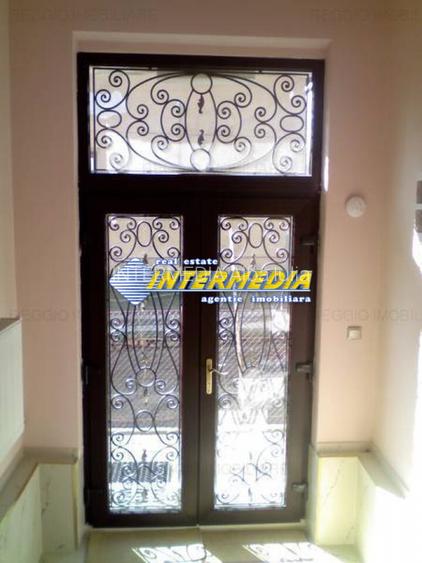 Casa de vanzare 5 camere Centru Alba Iulia - 2