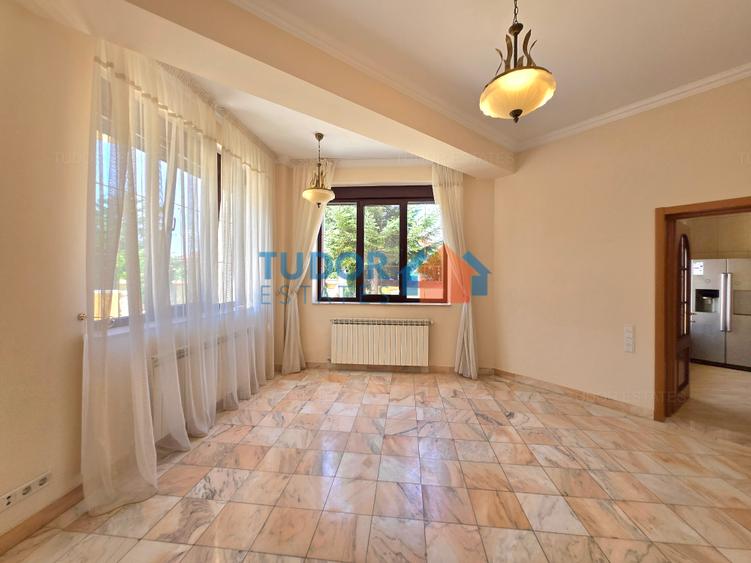 Elegant 10-Bedroom Mansion with Private Pool & Landscaped Garden