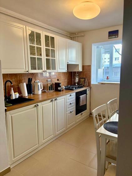 3 camere, decomandat, modern, renovat, centrală proprie