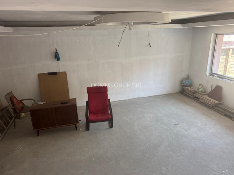 Vând vila P+1, situată în zona Trocadero