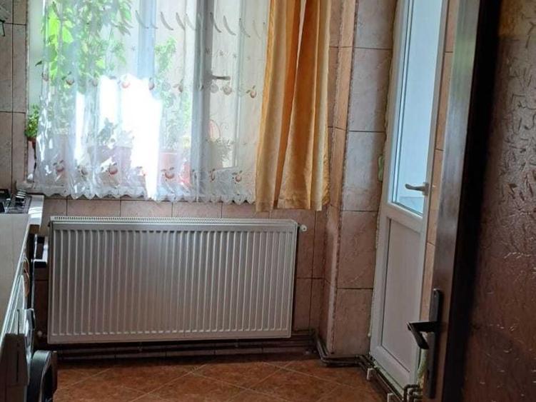 Vand apartament 3 camere
