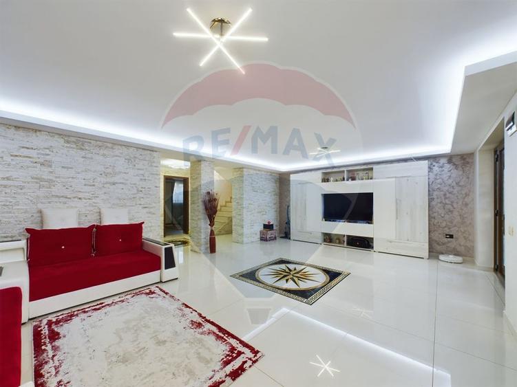 Casă / Vilă 5 camere + Mansarda Foarte Spatioasa