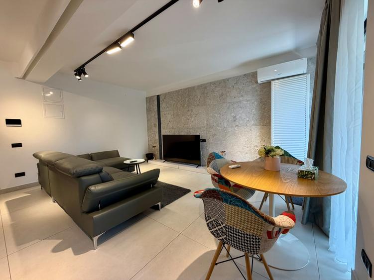 Apartament 2 camere- LOC DE PARCARE- DOMENII- 1 MAI