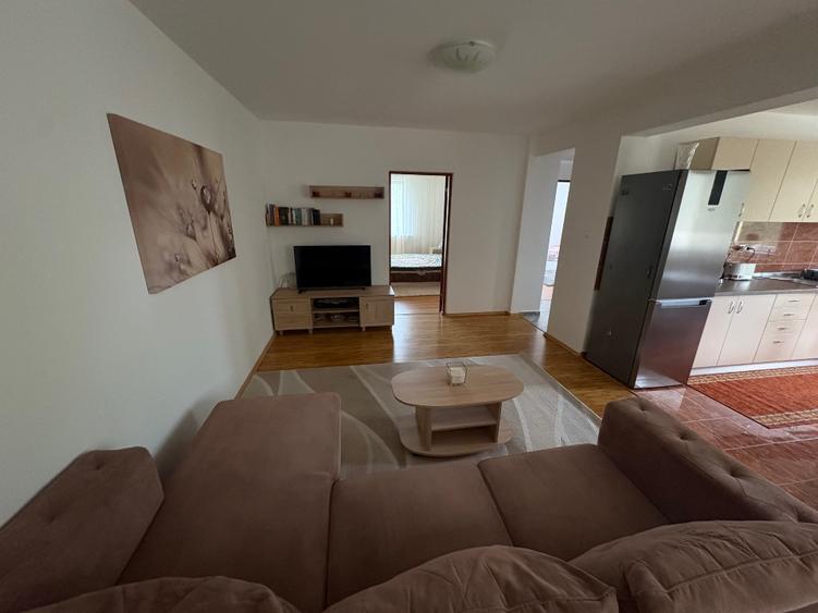 Apartament pentru închiriat cu 3 cameră în Unirea.