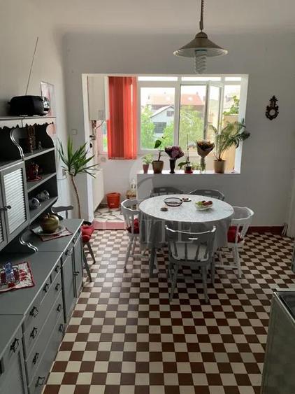 Apartament 3 camere în zona STRAZII HOREA