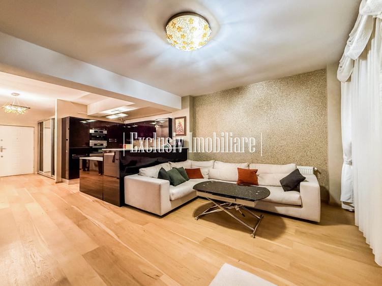 Vedere Frontala la Mare si Plaja la Picioare - Apartament cu Parcare Privata