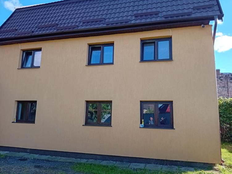 De inchiriat casa de locuit cu 2 camere in Singiogiu de Mures str Salcamilor
