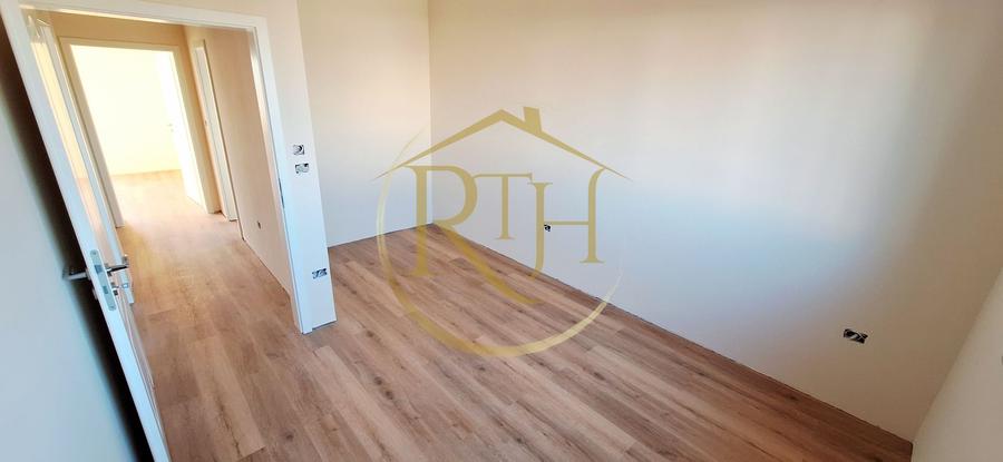 Oferim spre vanzare casa-duplex cu 4 camere si 3 bai situata in Giroc
