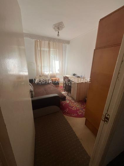- Apartament 3 camere confort 1 decomandat, zona Progresu