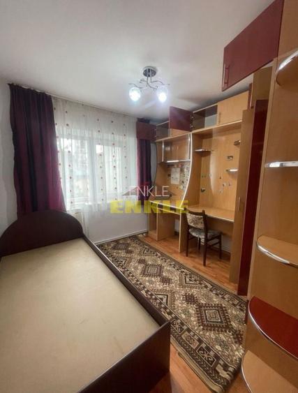 De închiriat apartament 4 camere decomandat - 3
