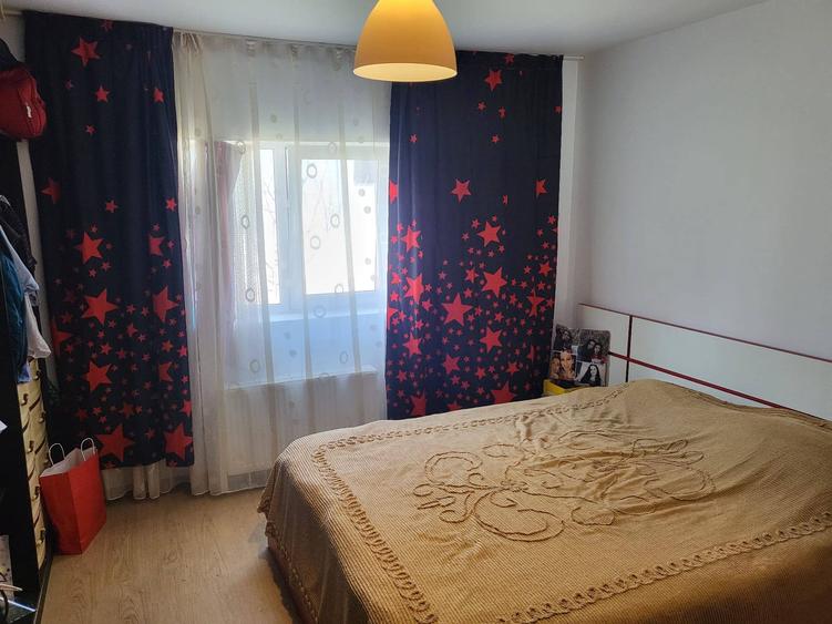 Vindem casa in Navodari