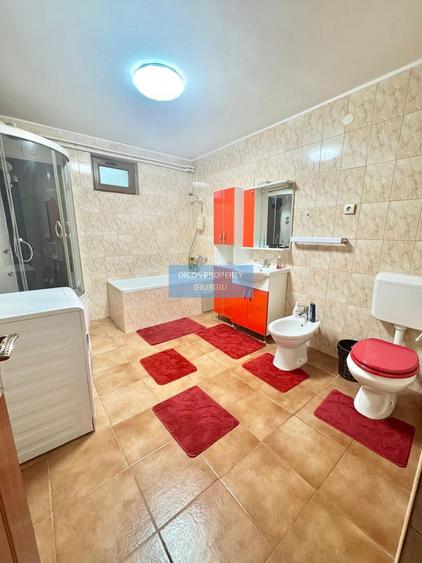 Casă de vânzare pe strada Sabarului