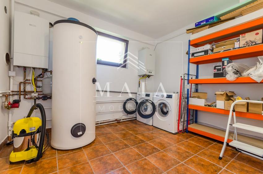 Vila in zona Strand, cu 7 camere , 2 garaje, curte de 200 mp