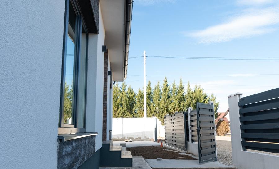 CASA LA ROSU IN COMPLEX DE 20 de CASE INDIVIDUALE in Corbeanca