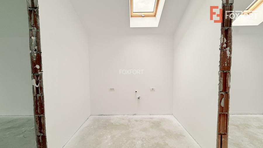 Duplex despartit, de vanzare 4 camere - curent trifazic - Mosnita Veche - 14