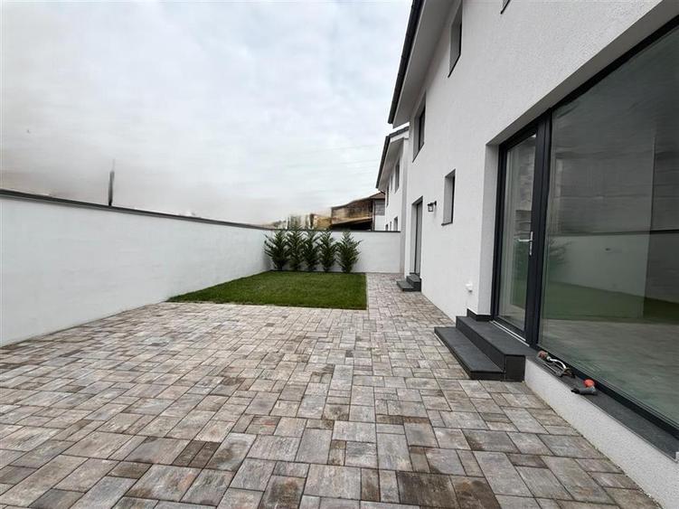 Casa individuala 4 camere 3 bai 280mp teren zona Gusterita