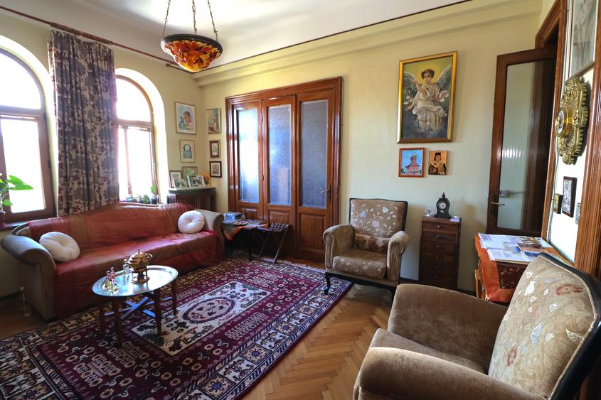 Apartament interbelic cu 3 camere și garaj în Piața Romană – ASE