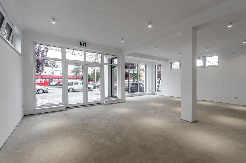 Clădire nouă P+2 cu showroom și birouri în Arad