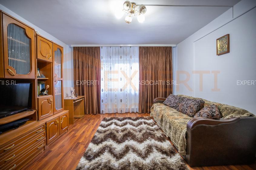 Apartament 2 camere de vânzare în zona Pod Butelii - Blocul SR - 2