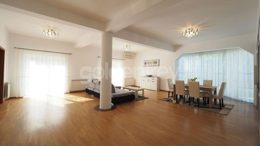 Vila cu 6-7 camere si gradina generoasa