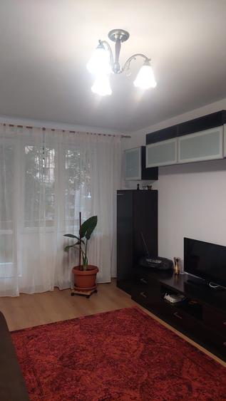 Tineretului, garsoniera, 4 minute metrou, etaj 2, bloc mixt, libera