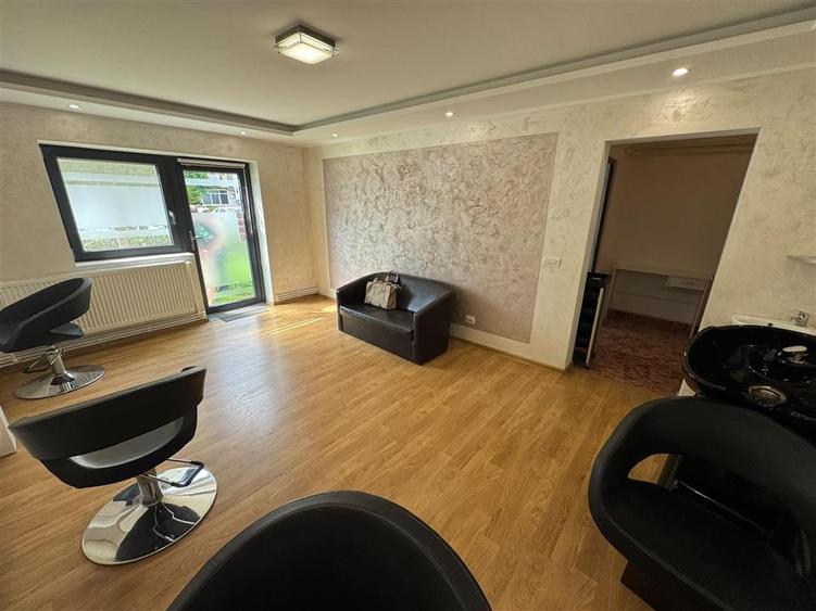 Sp comercial 36 mp, stradal, zona Sud