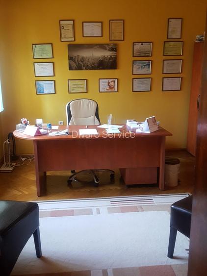 Vanzare vila zona Titulescu cu trei apartamente piscina garaj  gradina foisor - 9