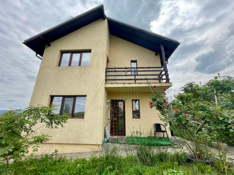 Vila cu 5 camere si 2 bai de vanzare in Horpaz