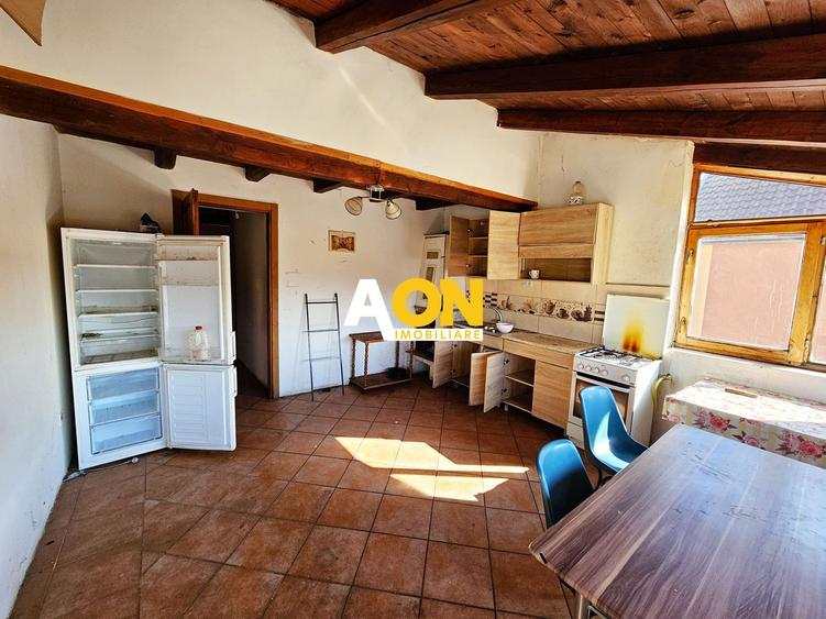 1/2 Duplex, 4 camere, 300 mp teren, toate utilitatile, Cetate