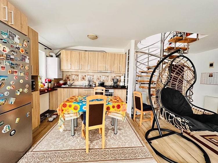 Apartament 3 camere de vanzare in Floresti