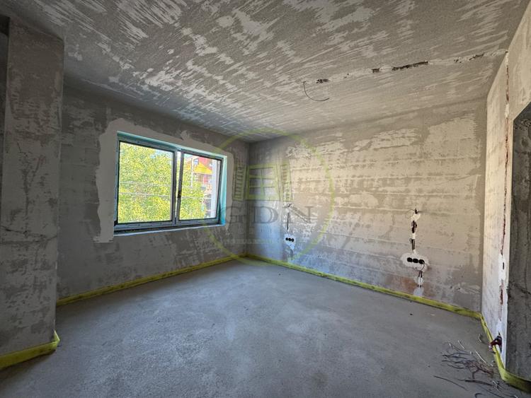 Casă înșiruită cu etaj, semifinisată interior, 142 mp., Florești