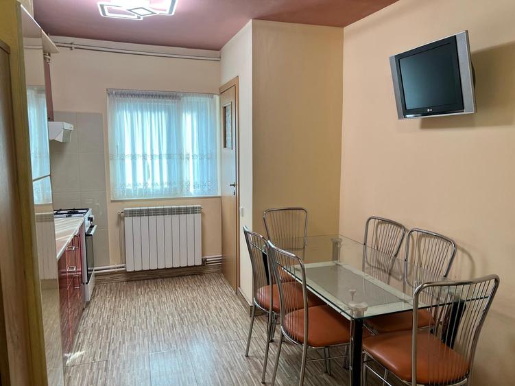 Spatios, bucatarie mobilata si utilata,
