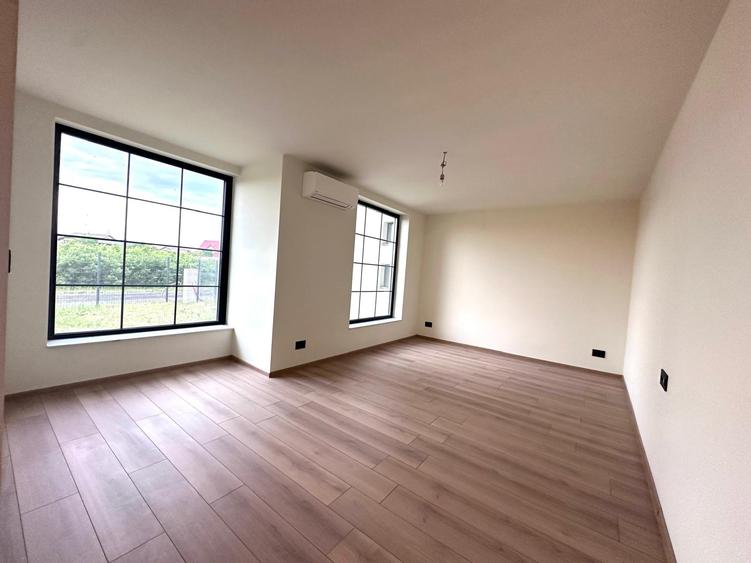 Duplex despartit prin camera tehnica- 5 dormitoare si 3 bai - Mosnita Noua
