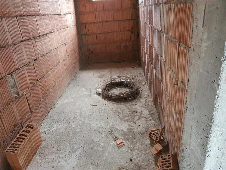 FREIDORF, DUPLEX DECOMANDAT, 6 CAMERE, 2 BAI, BALCOANE, POSIBILITATE DE MANSARDA