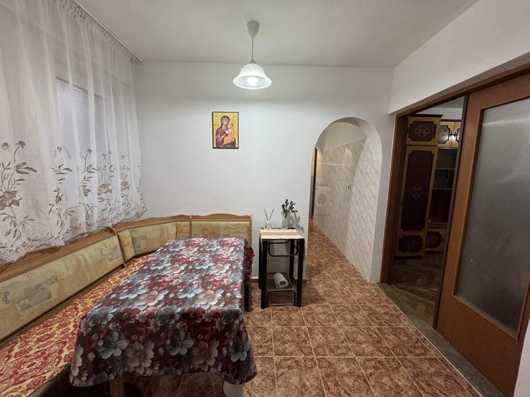 2 cam,decomandat,parter cu balcon, 53 mp,Primaverii,pretabil spatiu comercial