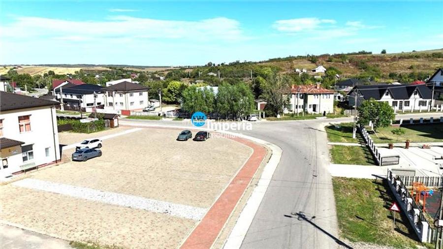 Vila 5 camere, 740 teren, asfalt , centru Horlesti  Iasi - 2