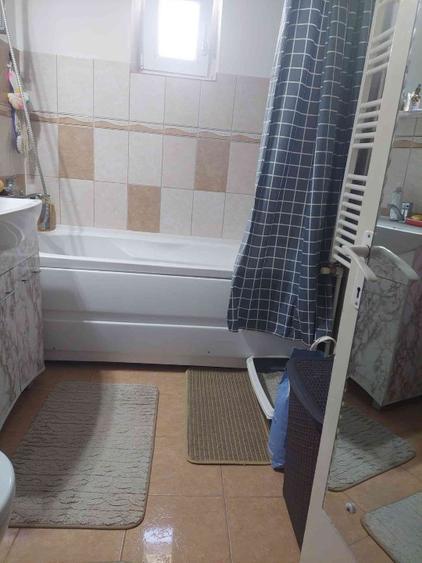 Vând apartament 2 camere decomandat zona Podgoriilor