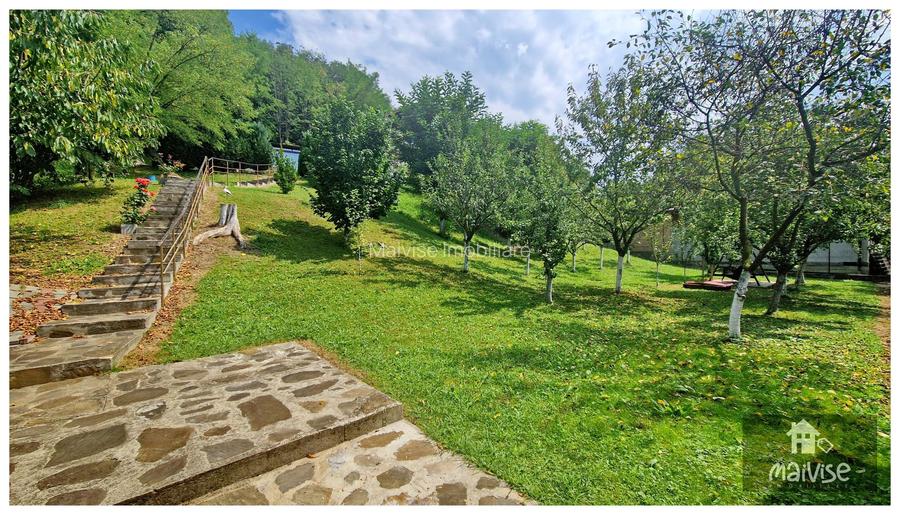 Vila superba, zona impadurita Valenii de Munte, teren 2473 mp