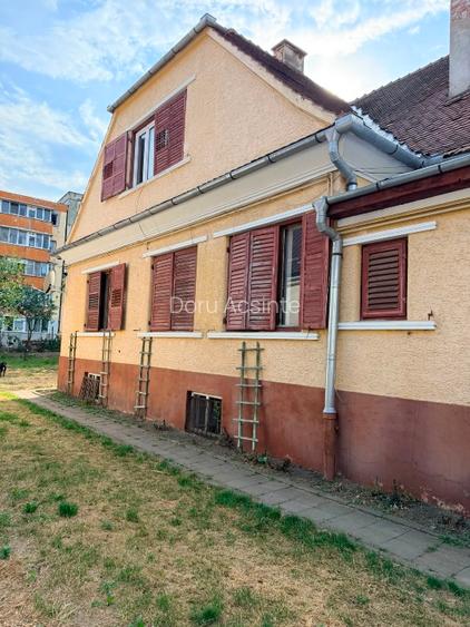 Vand CASA - Codlea, str.T.Vladimirescu, nr.9 jud. Brasov -7 camere