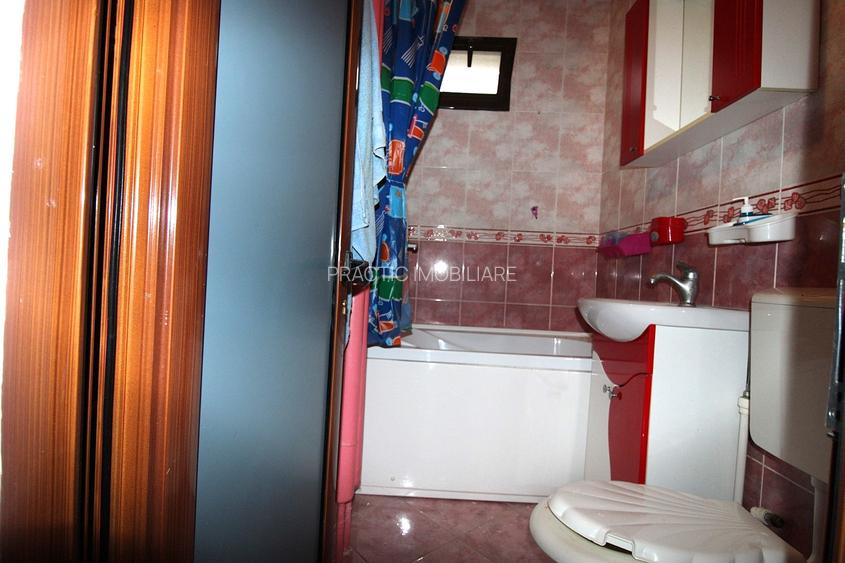 Apartament cu 3 camere in Micro 19 - 9