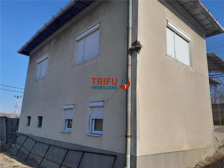 Casa cu 4 camere de vanzare in Com.Berghin