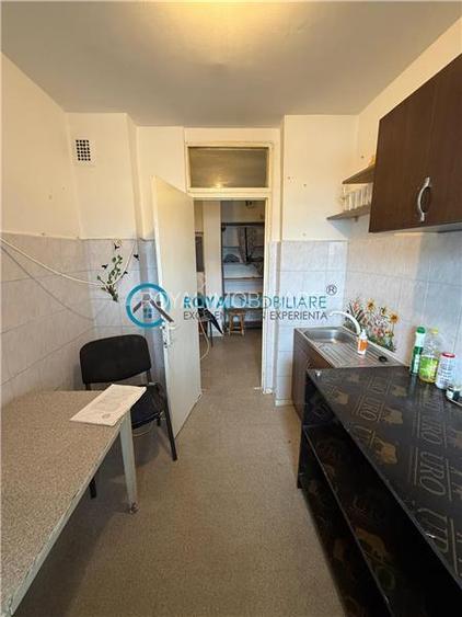 Royal Imobiliare  - Vanzare Apartament zona 9 Mai - 5